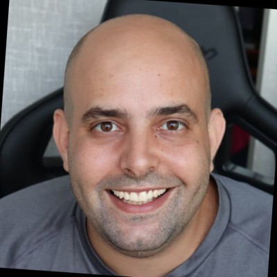 Professional headshot of Leandros Holleman